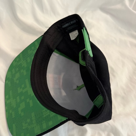 EUC Kids' Minecraft Flat Brim SnapBack Baseball Hat - Picture 2 of 3